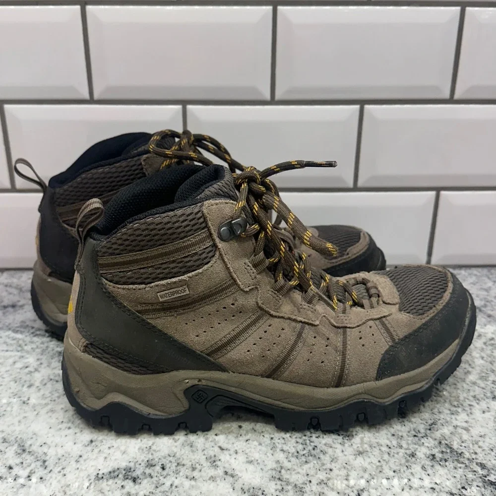 Columbia Redmond Mid‎ Waterproof Hiking Boots Mens 8 Cordovan YM5144-231
